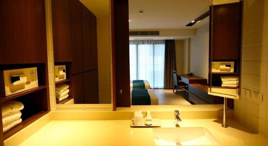 Season Five Hotel