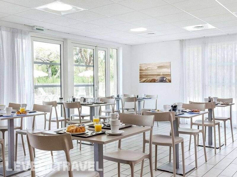 Фотография Comfort Suites Cannes Mandelieu (Ex. Appart' City Cannes Mandelieu)