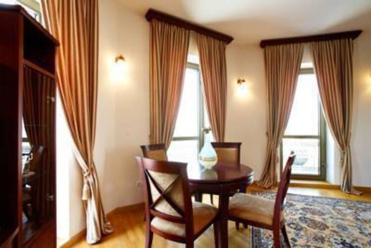 Latar Hotel