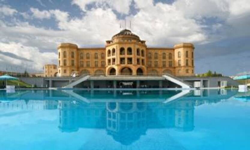 Latar Hotel