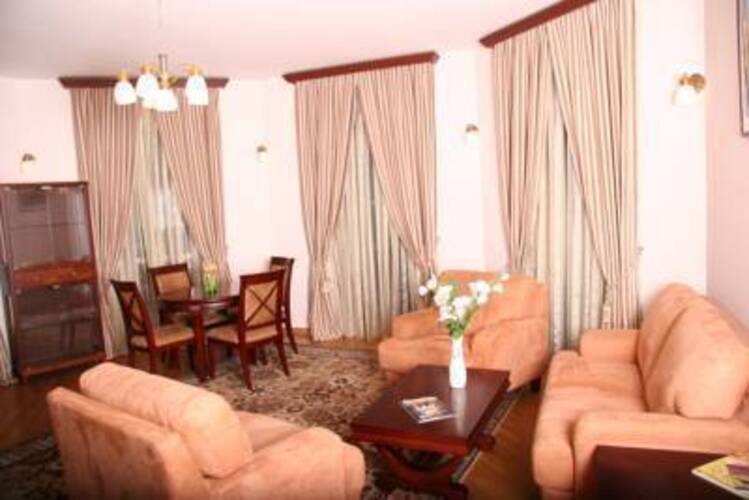 Latar Hotel