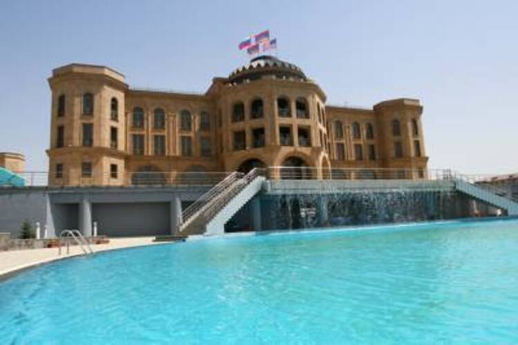 Latar Hotel