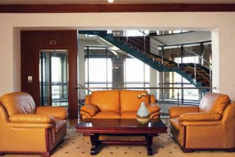Latar Hotel