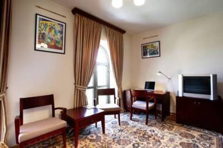 Latar Hotel