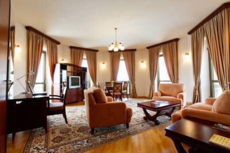 Latar Hotel