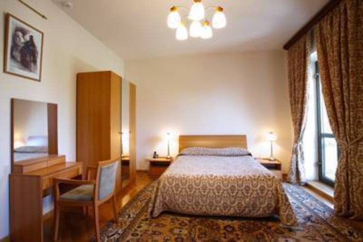 Latar Hotel