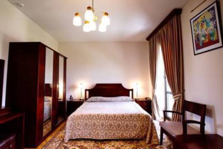 Latar Hotel