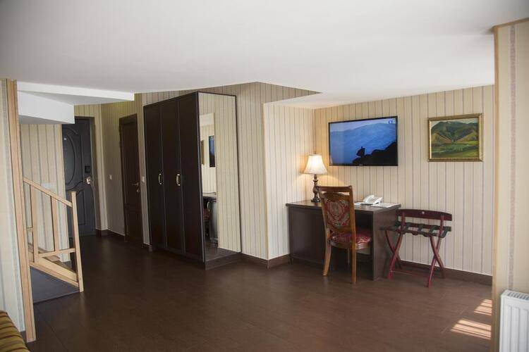 Shirak Hotel