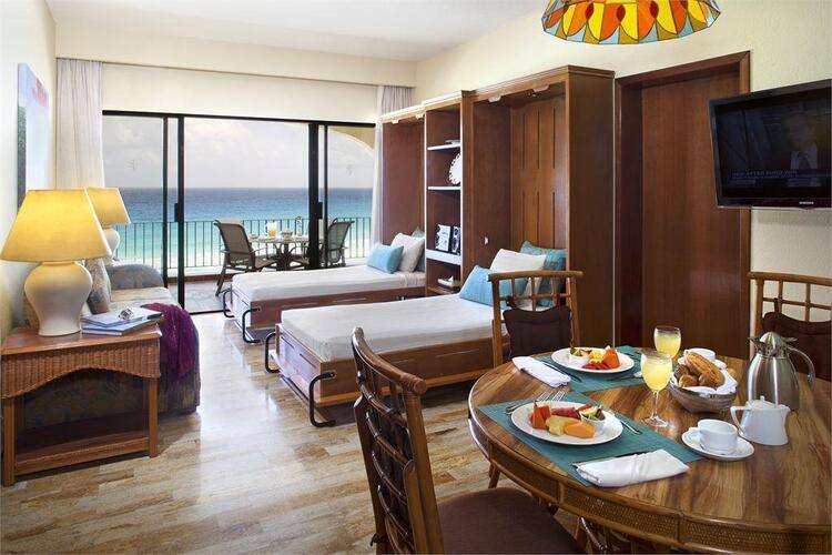 Emporio Hotel & Suites