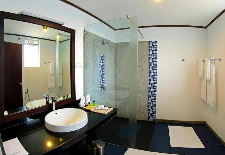 Rathna Beach Hotel (Ex. Coco Royal Beach Resort)