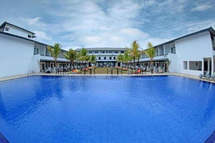 Rathna Beach Hotel (Ex. Coco Royal Beach Resort)