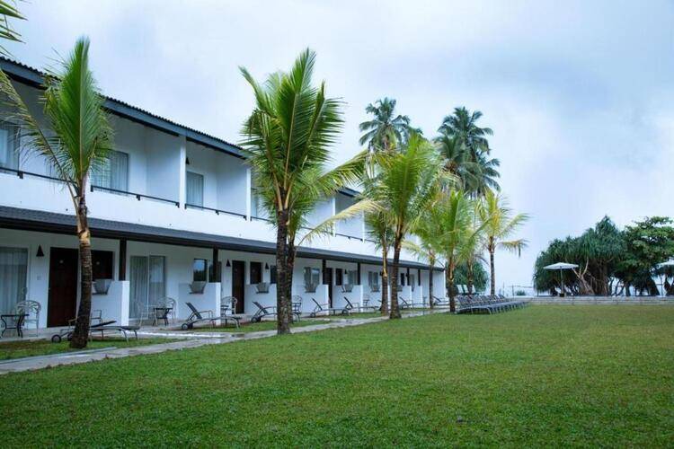 Rathna Beach Hotel (Ex. Coco Royal Beach Resort)