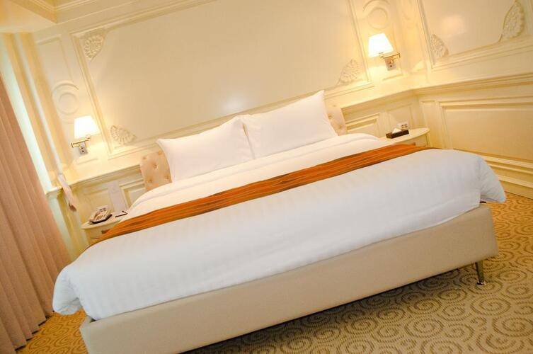 Kingston Suites