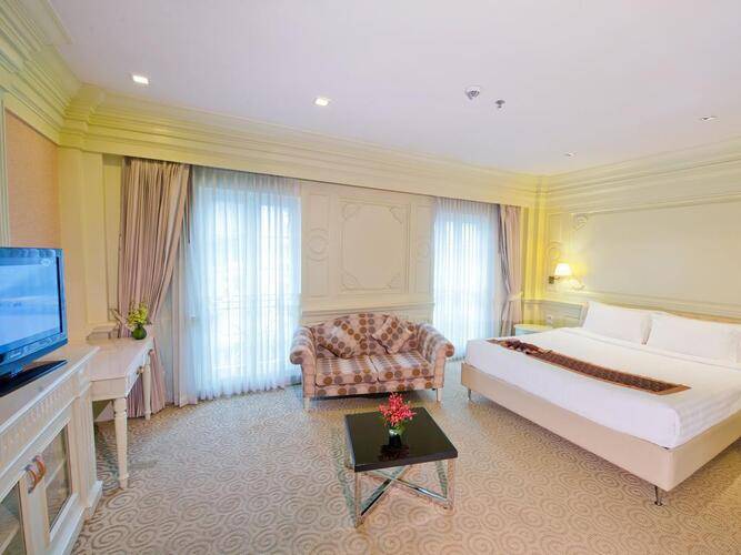 Kingston Suites
