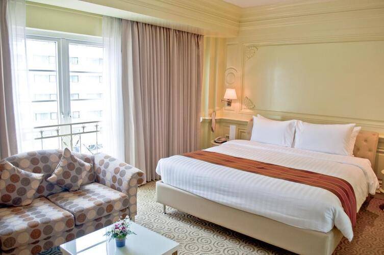 Kingston Suites