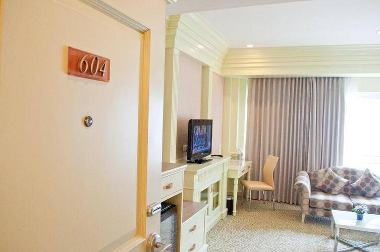 Kingston Suites