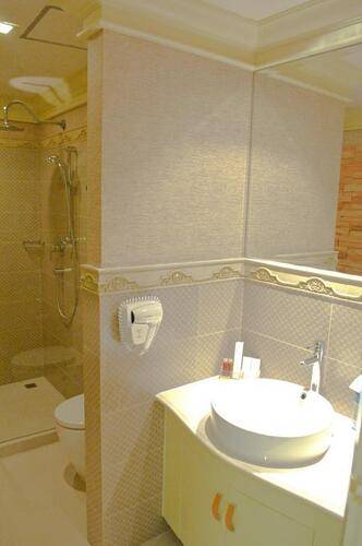 Kingston Suites
