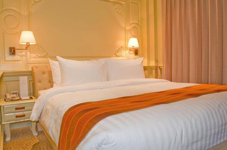 Kingston Suites