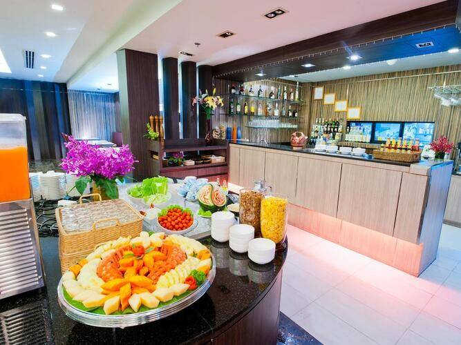 Kingston Suites