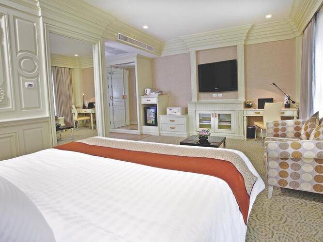 Kingston Suites
