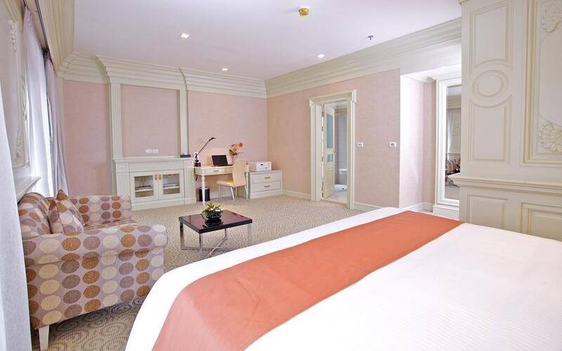 Kingston Suites