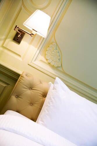 Kingston Suites