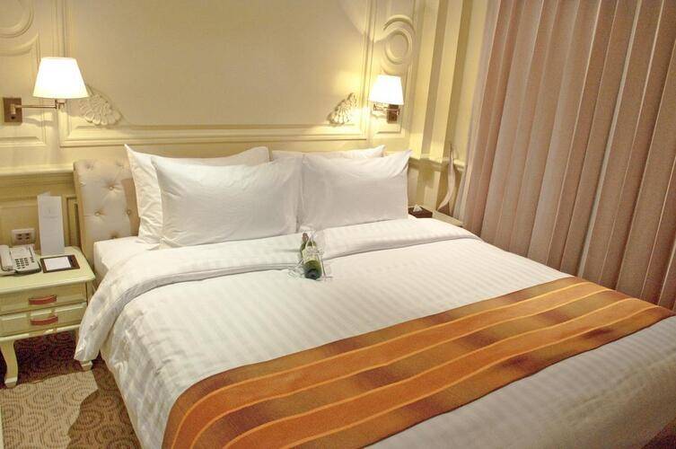 Kingston Suites