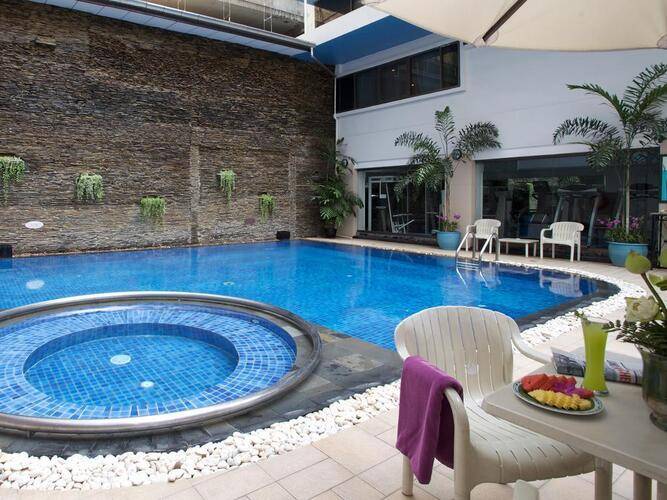 Kingston Suites