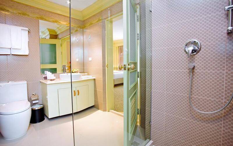 Kingston Suites