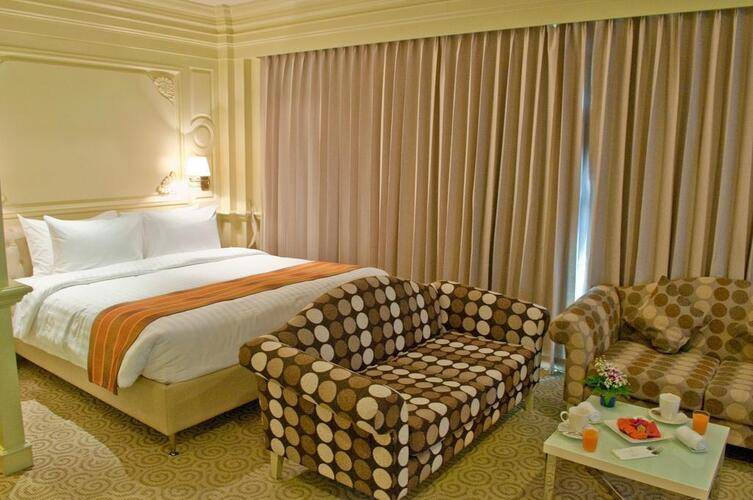 Kingston Suites