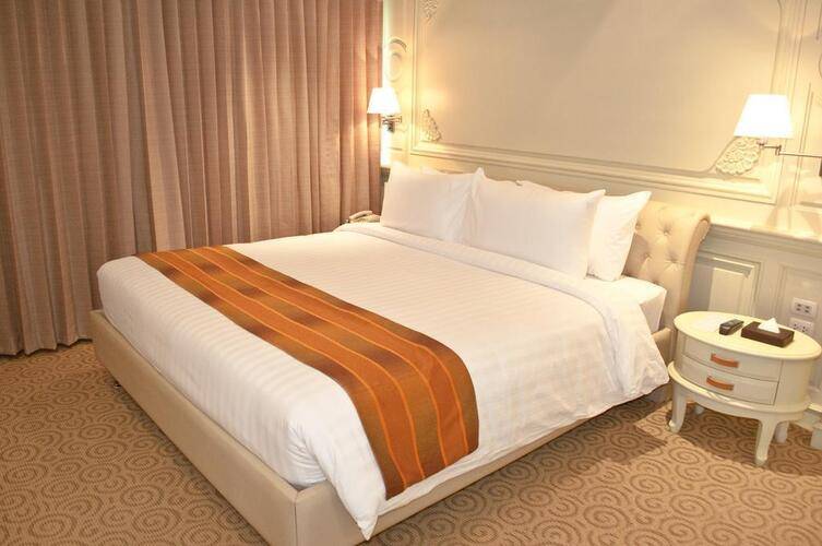 Kingston Suites