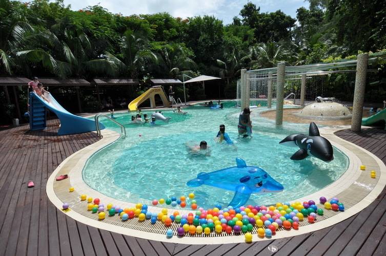 Birds & Bees Resort