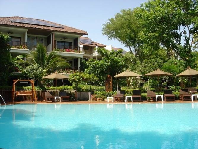 Birds & Bees Resort