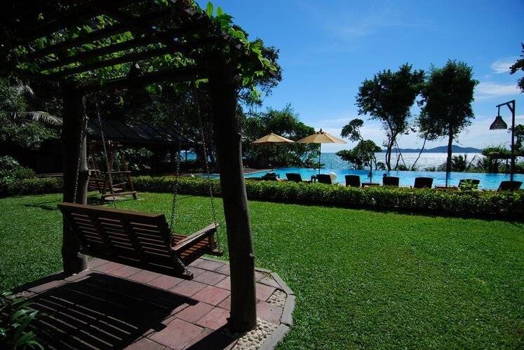 Birds & Bees Resort