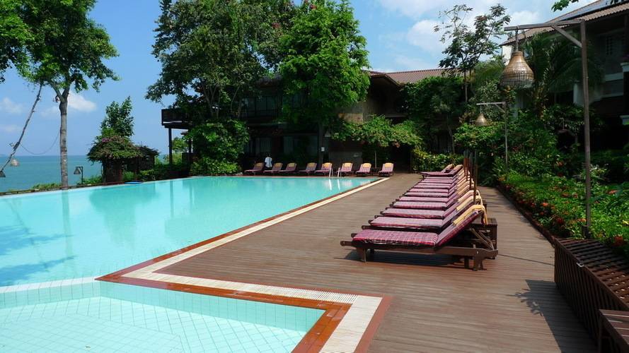 Birds & Bees Resort
