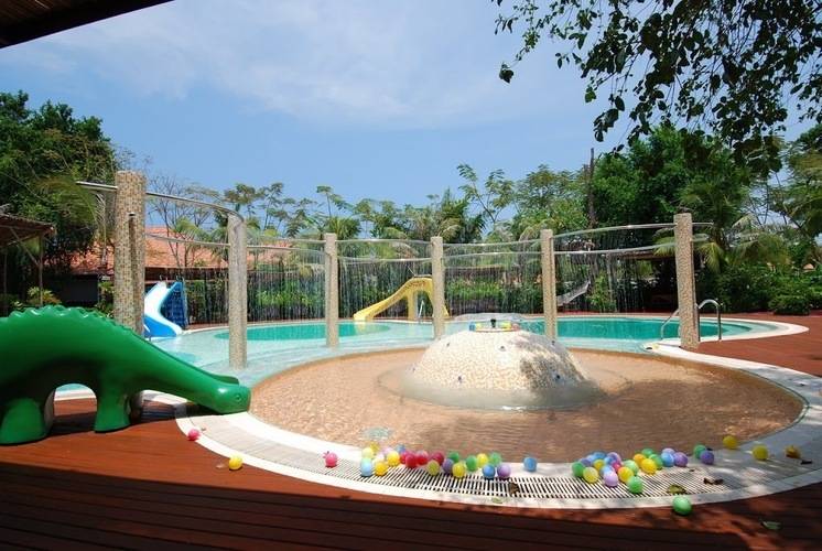 Birds & Bees Resort