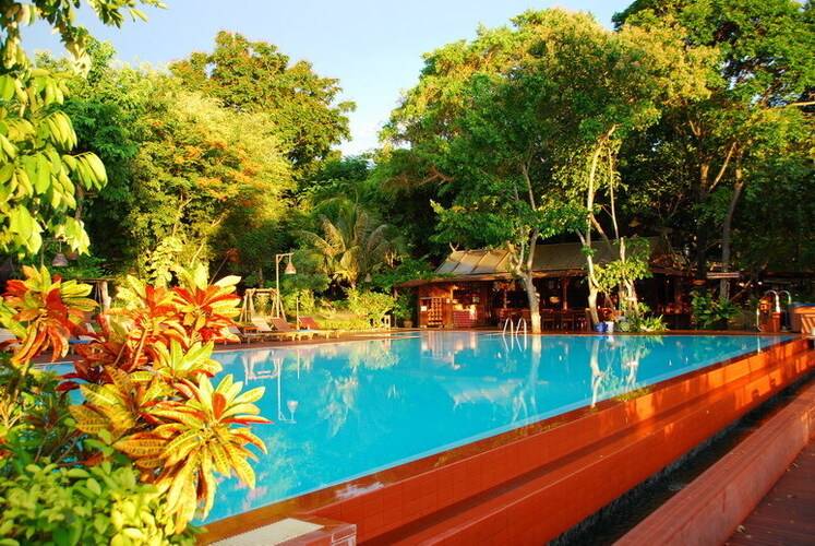 Birds & Bees Resort