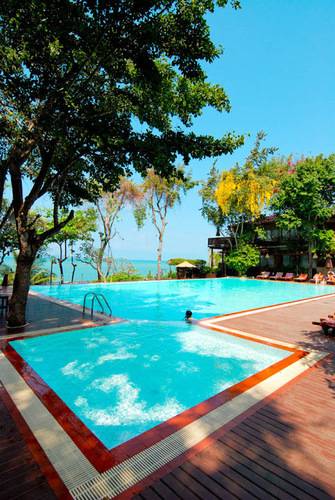 Birds & Bees Resort
