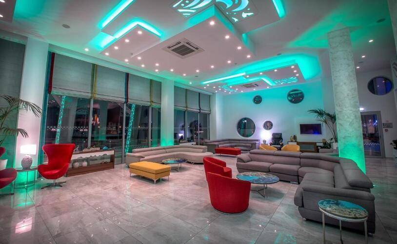 Nicolas Color Hotel