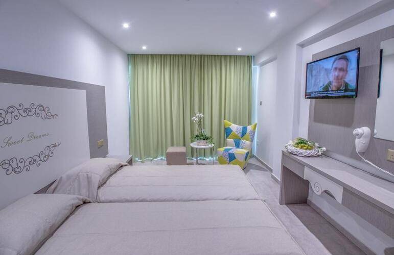 Nicolas Color Hotel