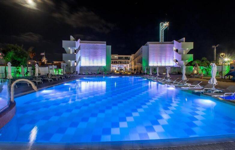 Nicolas Color Hotel