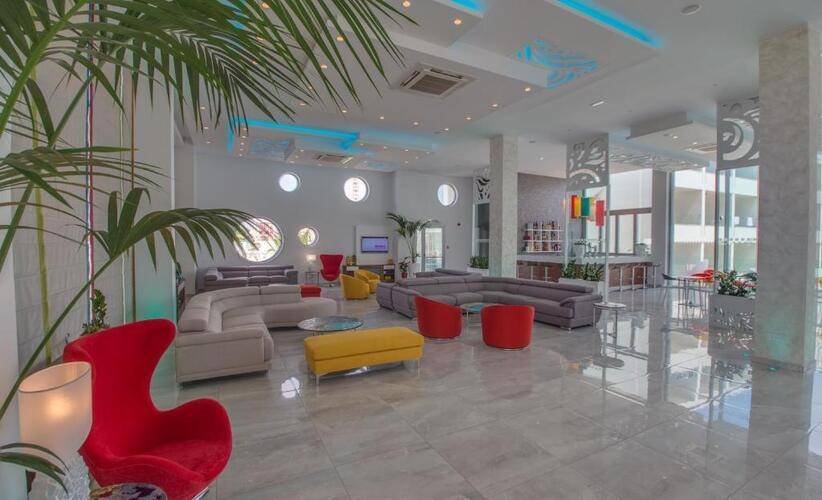 Nicolas Color Hotel