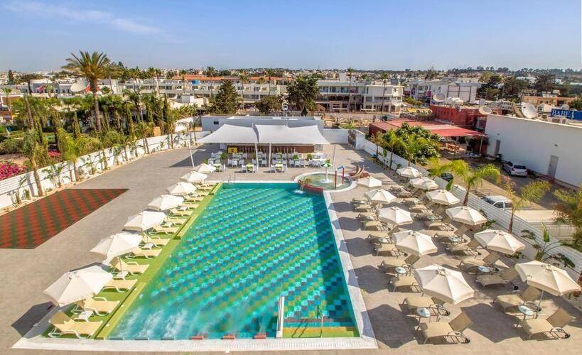 Nicolas Color Hotel