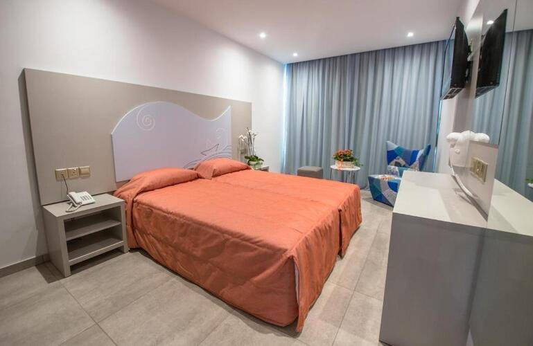 Nicolas Color Hotel