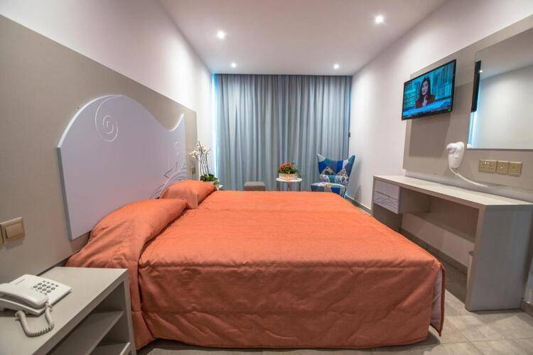 Nicolas Color Hotel
