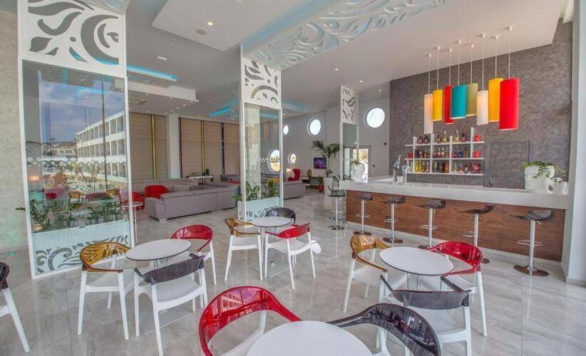 Nicolas Color Hotel
