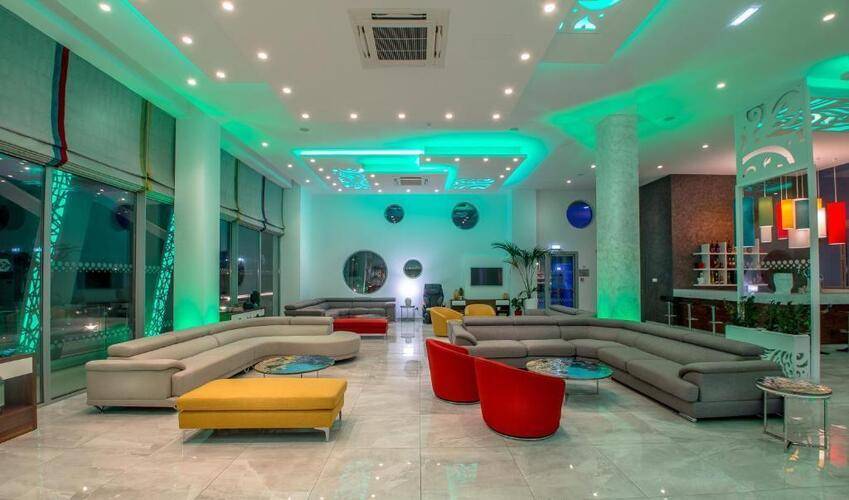 Nicolas Color Hotel