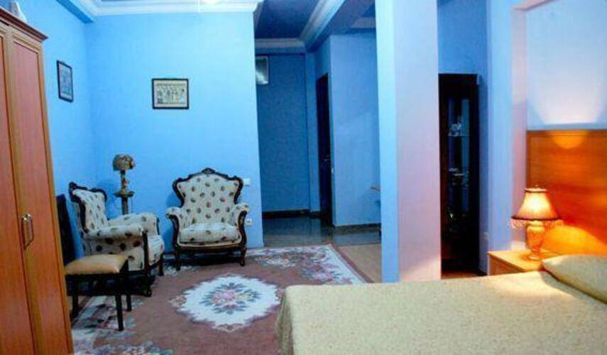 Chao Hotel