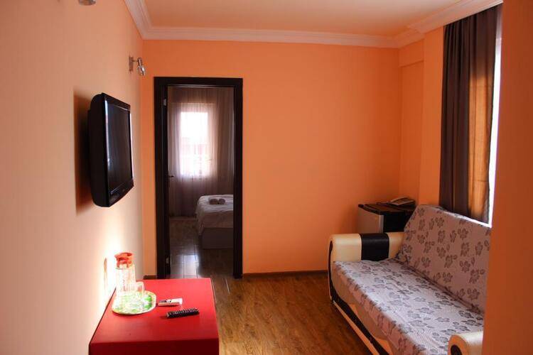Dolphin Hotel