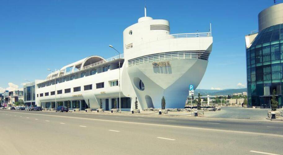 Cruise Hotel